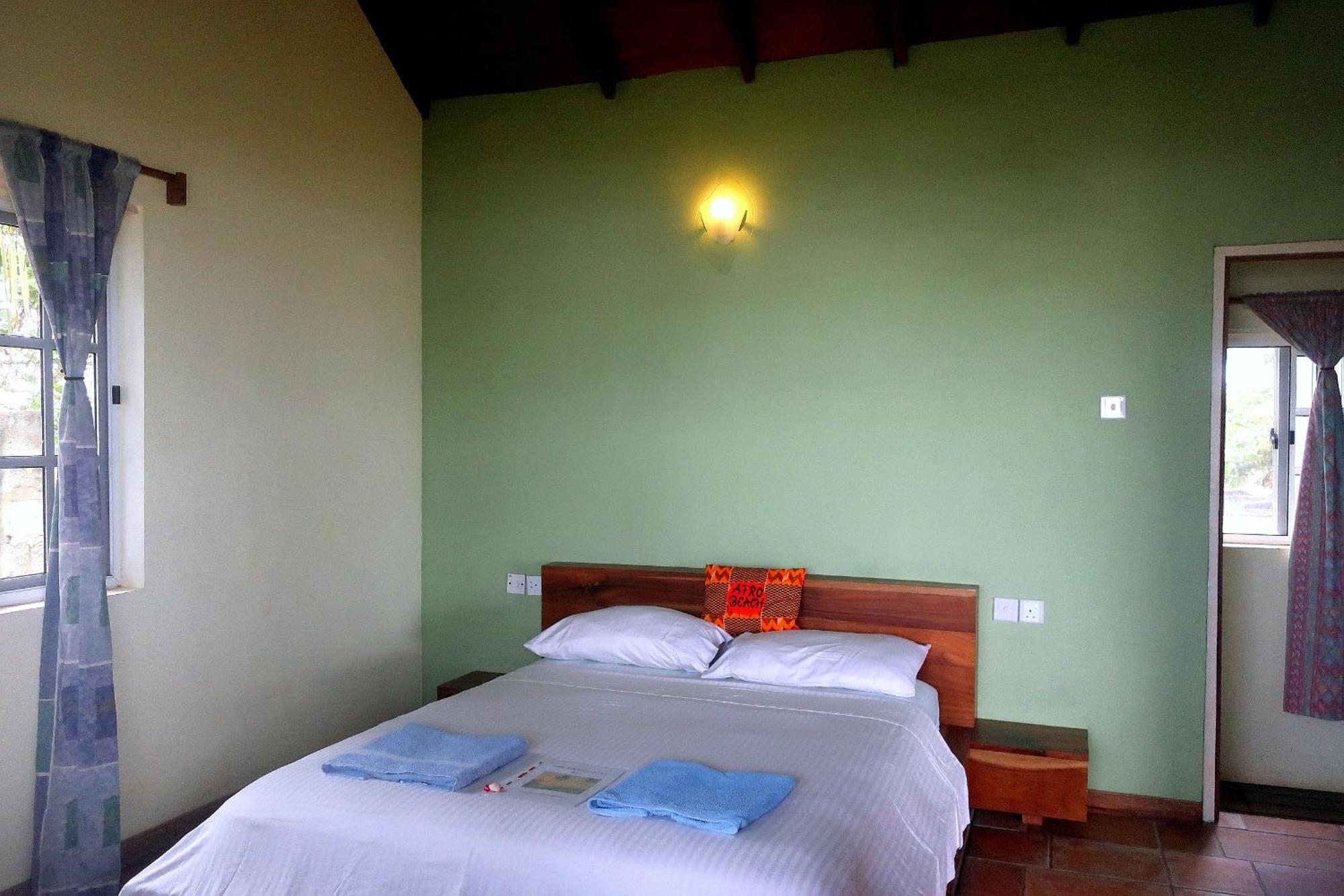 Afro Beach Eco Resort Butre Zimmer foto